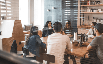 Офисная мебель на металлокаркасе: изготовление, плюсы и минусы