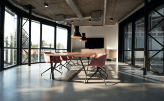 Материалы для офисной мебели: виды и преимущества