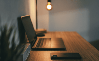 Как выбрать рабочий стол в офис