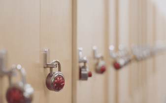 Какая мебель нужна для раздевалок?